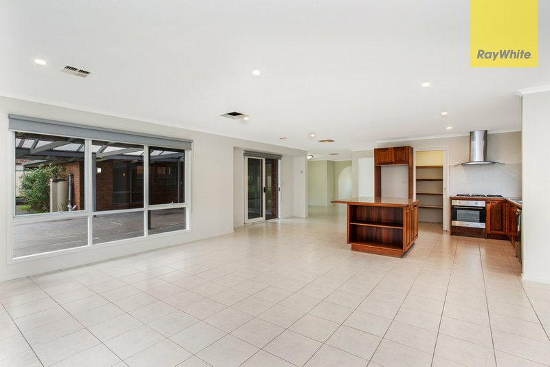 Photo - 1 Gloucester Court, Sydenham VIC 3037 - Image 3