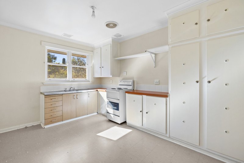 Photo - 1 Gormanston Crescent, Deakin ACT 2600 - Image 6
