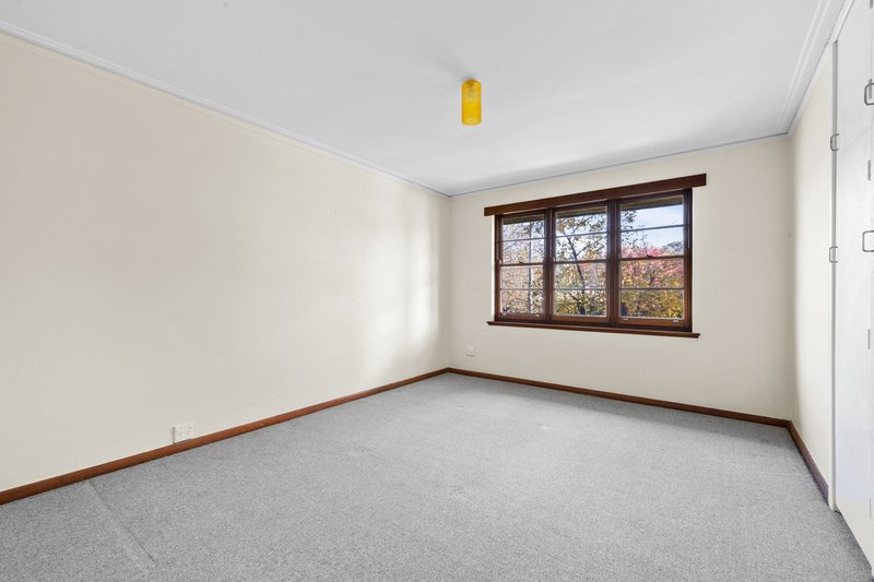 Photo - 1 Gormanston Crescent, Deakin ACT 2600 - Image 7