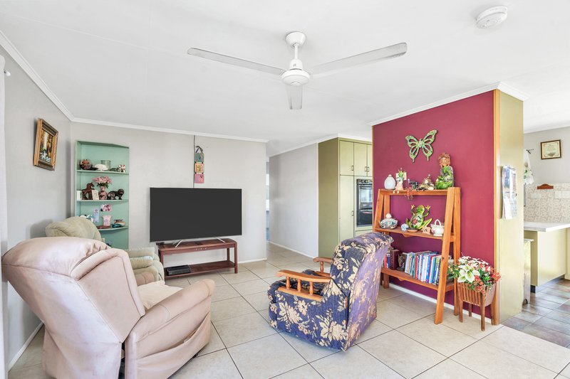 Photo - 1 Goroka Close, Wangan QLD 4871 - Image 6