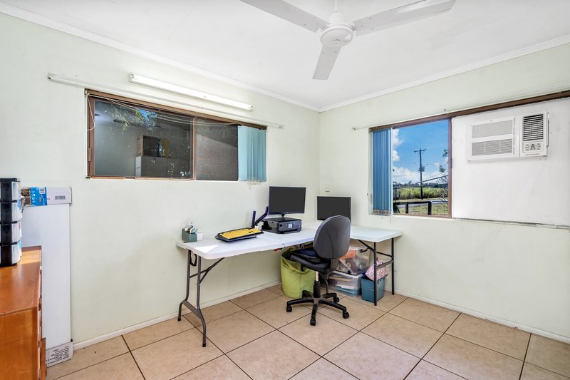 Photo - 1 Goroka Close, Wangan QLD 4871 - Image 11