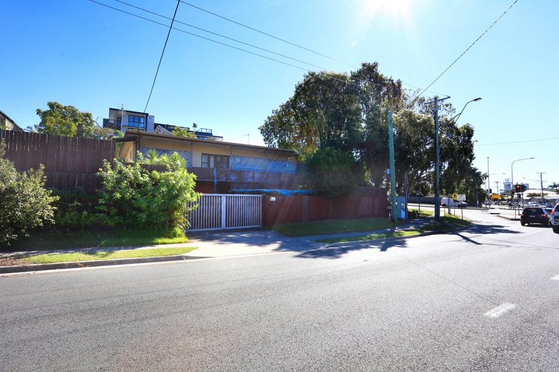 Photo - 1 Government Road, Labrador QLD 4215 - Image 7