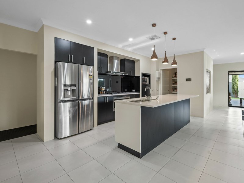 Photo - 1 Grapestone Road, Piara Waters WA 6112 - Image 8