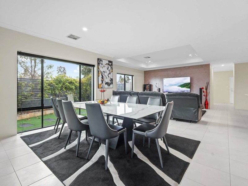 Photo - 1 Grapestone Road, Piara Waters WA 6112 - Image 10