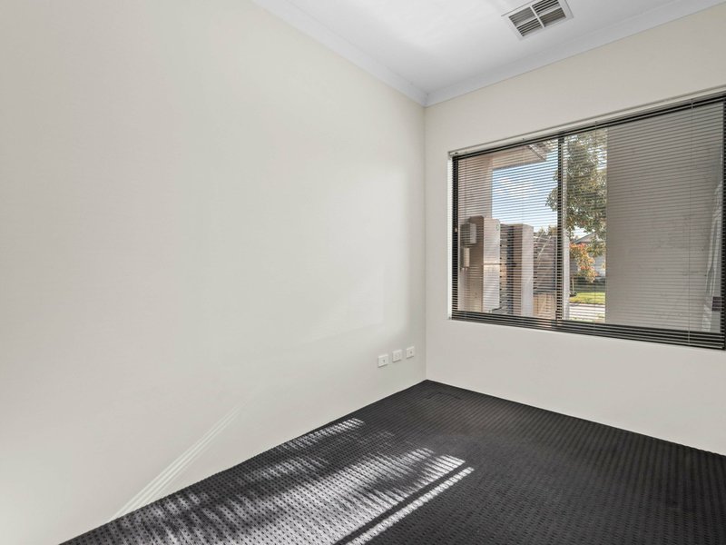 Photo - 1 Grapestone Road, Piara Waters WA 6112 - Image 16