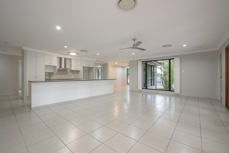 Photo - 1 Grasstree Crescent, Kirkwood QLD 4680 - Image 6