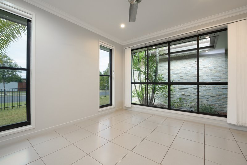 Photo - 1 Grasstree Crescent, Kirkwood QLD 4680 - Image 11