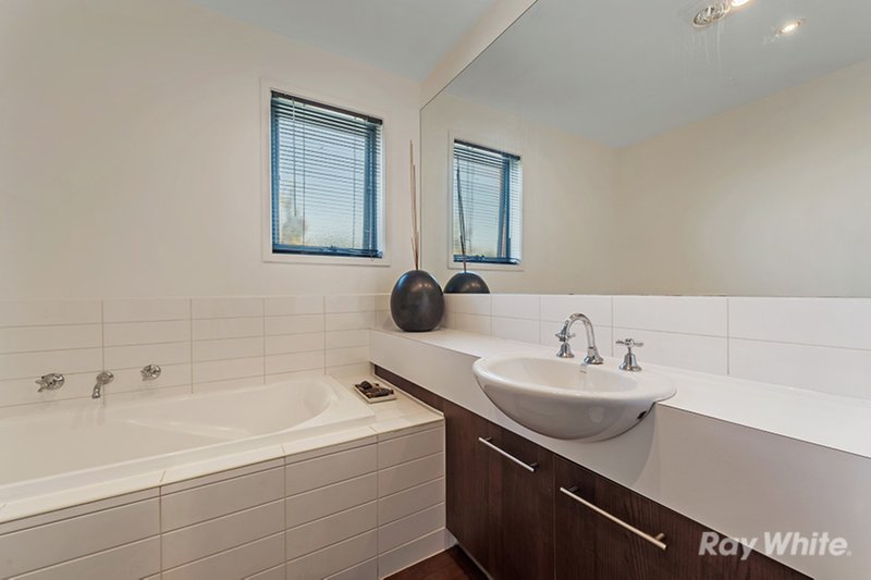 Photo - 1 Grattan Lane, Caroline Springs VIC 3023 - Image 11