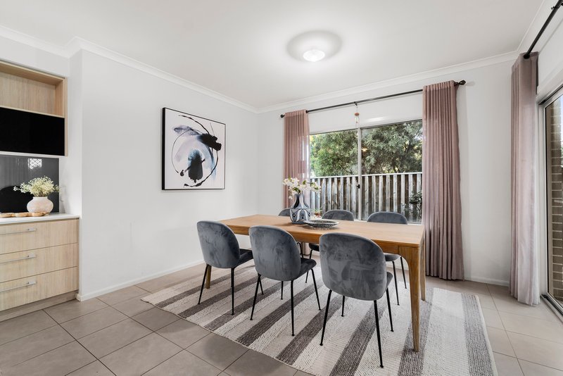 Photo - 1 Gravillia Grove, Wantirna South VIC 3152 - Image 6