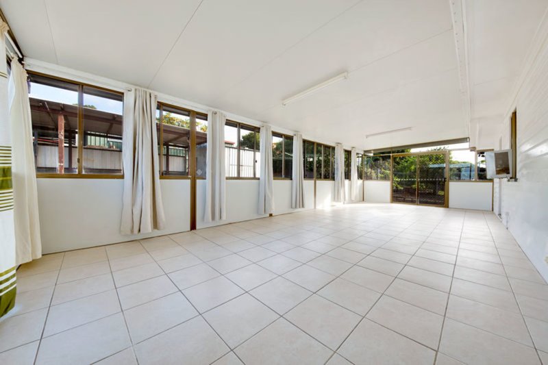 Photo - 1 Gray Street, Gladstone Central QLD 4680 - Image 3