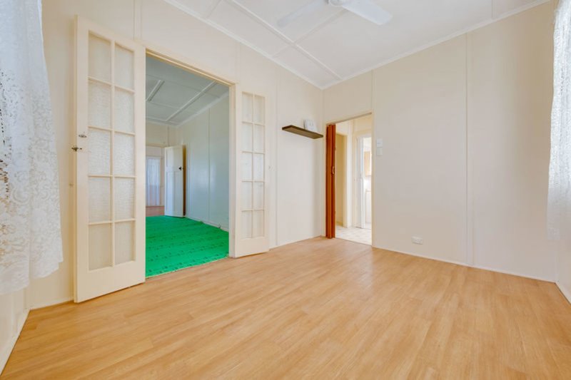 Photo - 1 Gray Street, Gladstone Central QLD 4680 - Image 4