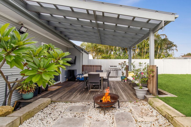 Photo - 1 Greenwood Avenue, Narraweena NSW 2099 - Image 4