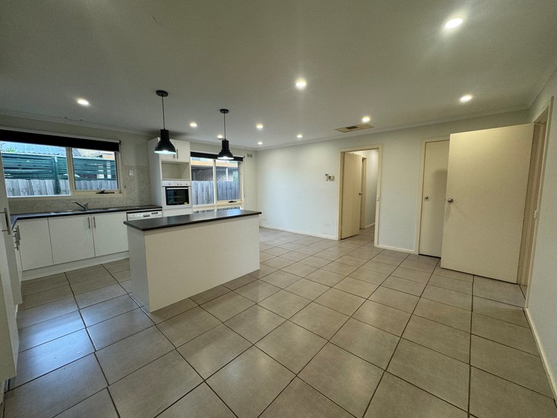 Photo - 1 Grevillia Court, Altona Meadows VIC 3028 - Image 5