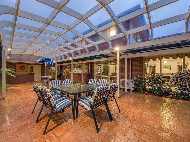 Photo - 1 Grove Hall Place, Caroline Springs VIC 3023 - Image 6