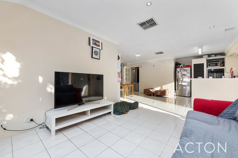 Photo - 1 Gumina Place, Lake Coogee WA 6166 - Image 5