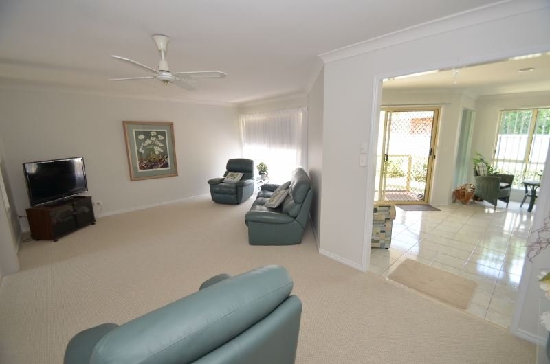 Photo - 1 Gympie Close, Parkwood QLD 4214 - Image 2