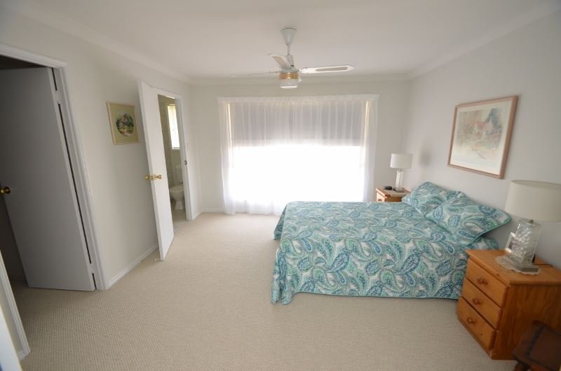 Photo - 1 Gympie Close, Parkwood QLD 4214 - Image 10