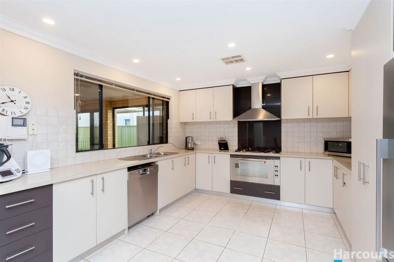 Photo - 1 Hansen Vista, Landsdale WA 6065 - Image 10