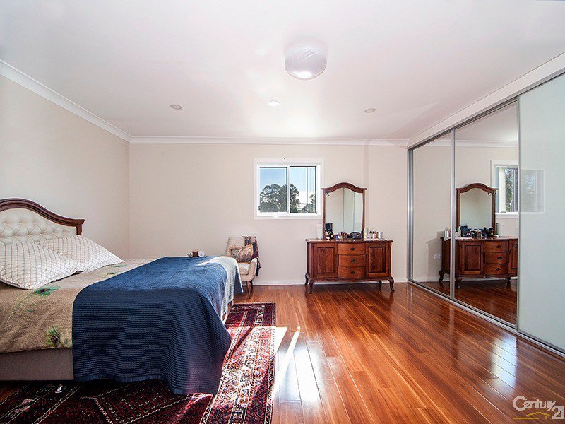 Photo - 1 Harford Avenue, East Hills NSW 2213 - Image 5