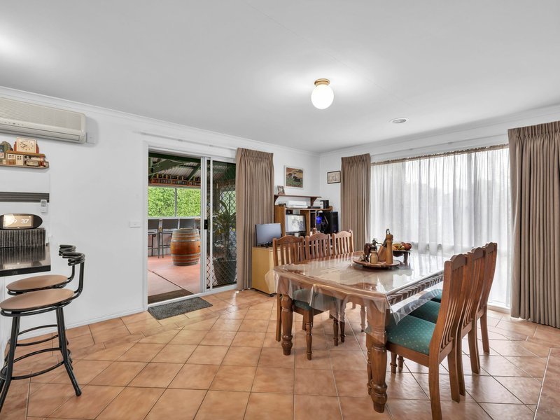 Photo - 1 Harness Place, Pakenham VIC 3810 - Image 4