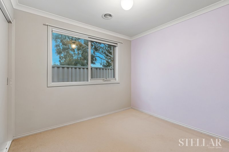 Photo - 1 Harrison Way, Pakenham VIC 3810 - Image 4