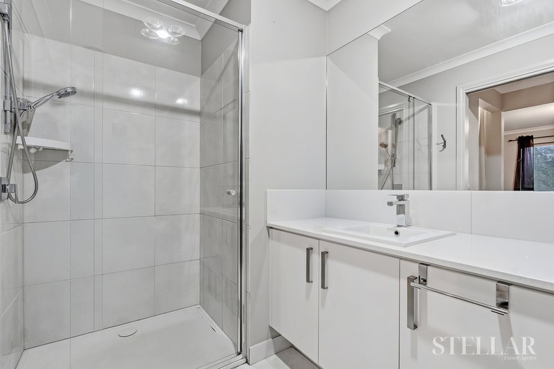 Photo - 1 Harrison Way, Pakenham VIC 3810 - Image 5
