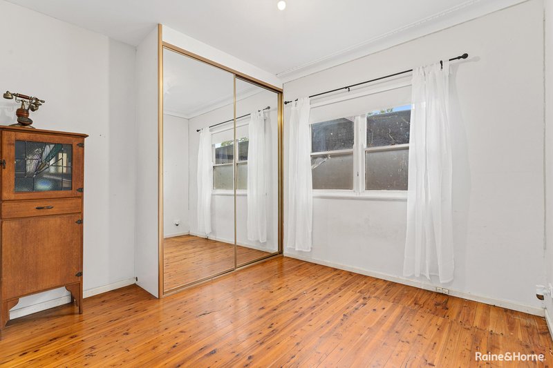 Photo - 1 Hart Street, Smithfield NSW 2164 - Image 5