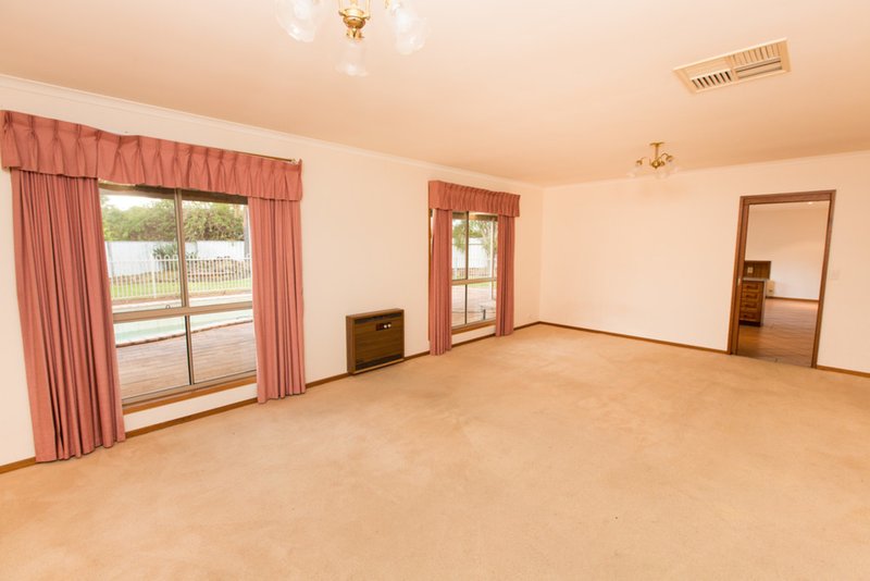 Photo - 1 Harvey Court, Mildura VIC 3500 - Image 6