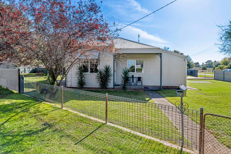 1 Hayes Street, North Wagga Wagga NSW 2650