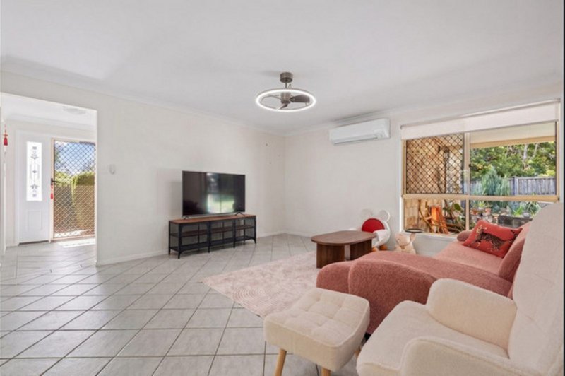 Photo - 1 Hayward Avenue, Cashmere QLD 4500 - Image 7