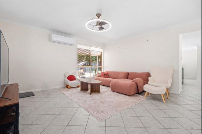 Photo - 1 Hayward Avenue, Cashmere QLD 4500 - Image 8