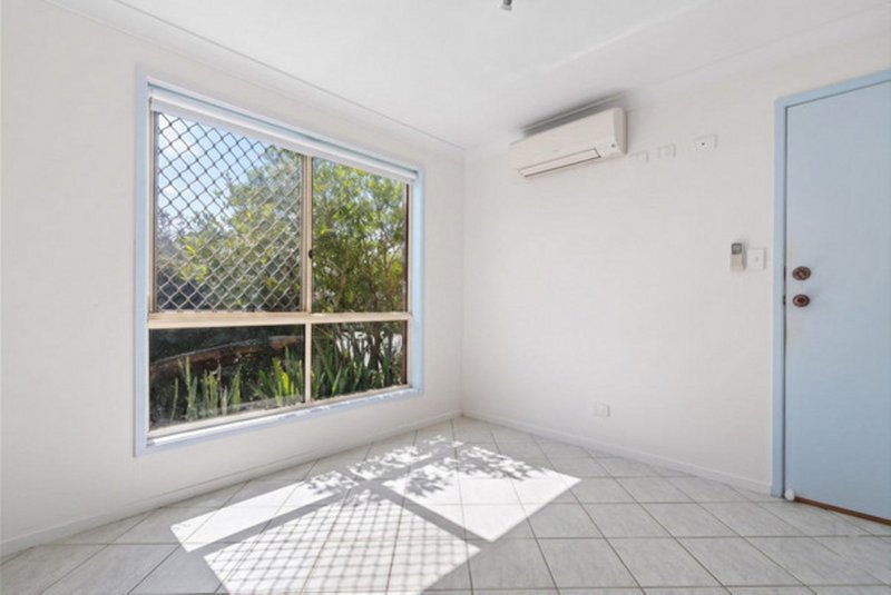 Photo - 1 Hayward Avenue, Cashmere QLD 4500 - Image 13