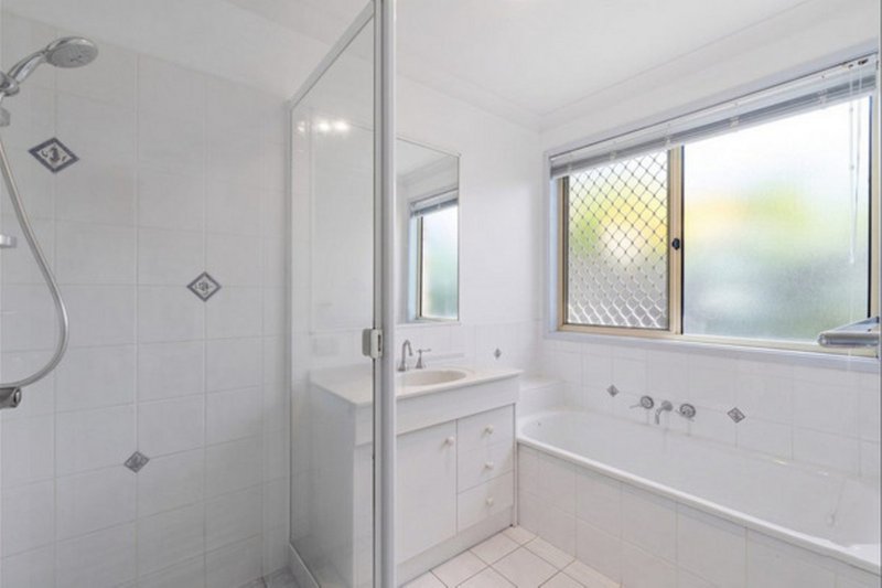 Photo - 1 Hayward Avenue, Cashmere QLD 4500 - Image 15