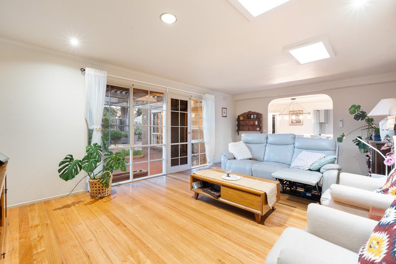 Photo - 1 Head Court, Vermont South VIC 3133 - Image 3