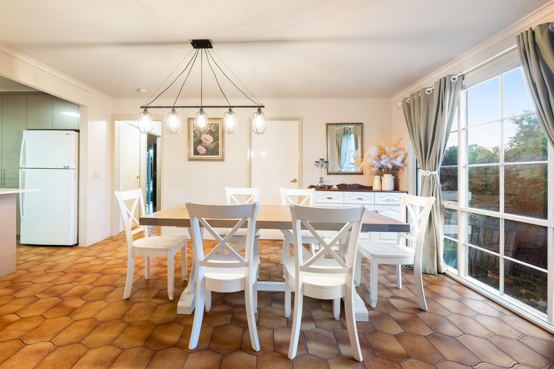 Photo - 1 Head Court, Vermont South VIC 3133 - Image 4