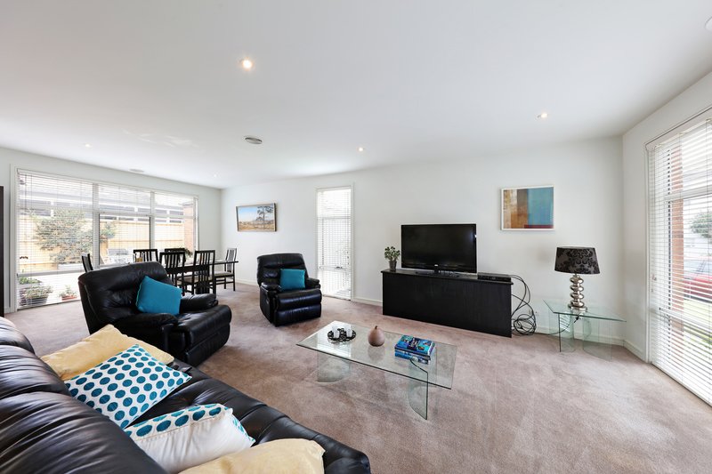 Photo - 1 Heytesbury Place, Mulgrave VIC 3170 - Image 2