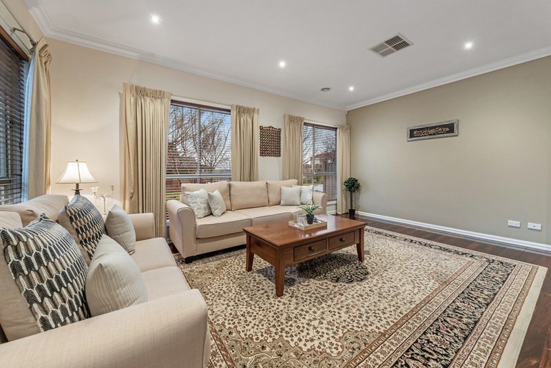 Photo - 1 Hibernia Place, Craigieburn VIC 3064 - Image 2