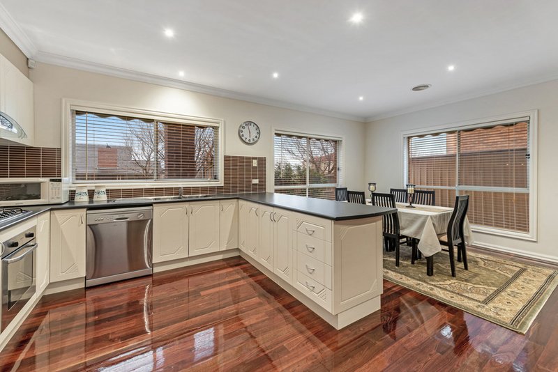 Photo - 1 Hibernia Place, Craigieburn VIC 3064 - Image 6