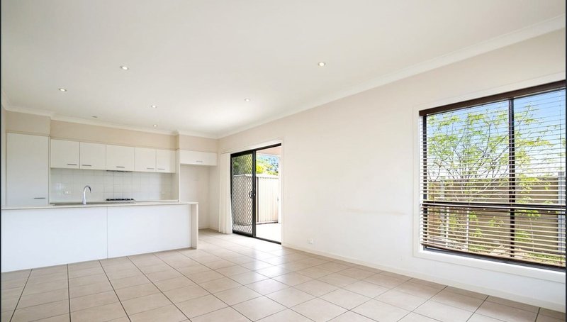 Photo - 1 Highland Crescent, Belmont QLD 4153 - Image 6