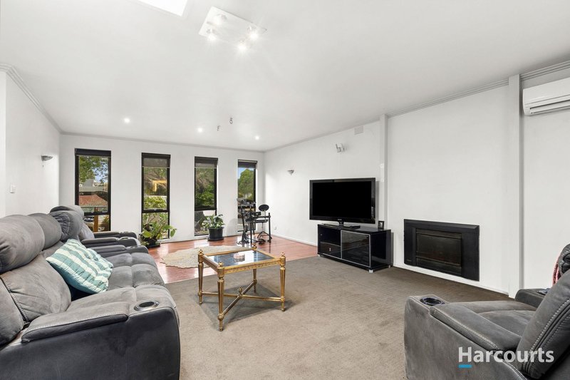 Photo - 1 Highmont Drive, Belmont VIC 3216 - Image 4