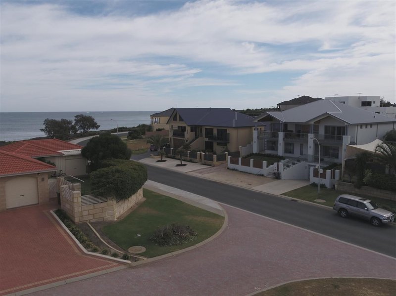 Photo - 1 Ibiza Court, Mindarie WA 6030 - Image 6