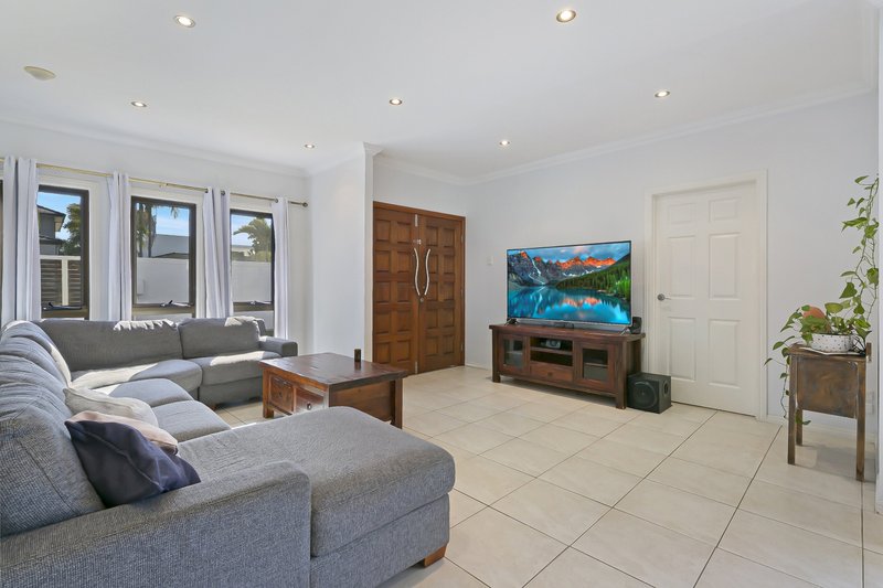 Photo - 1 Ilkinia Avenue, Broadbeach Waters QLD 4218 - Image 8