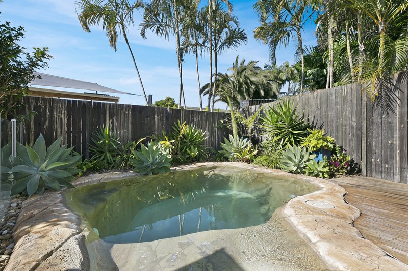 Photo - 1 Ilkinia Avenue, Broadbeach Waters QLD 4218 - Image 18