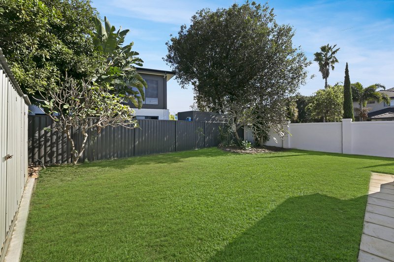 Photo - 1 Ilkinia Avenue, Broadbeach Waters QLD 4218 - Image 19