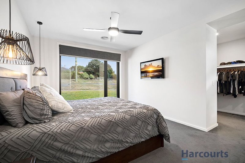 Photo - 1 Illana Street, Brown Hill VIC 3350 - Image 6