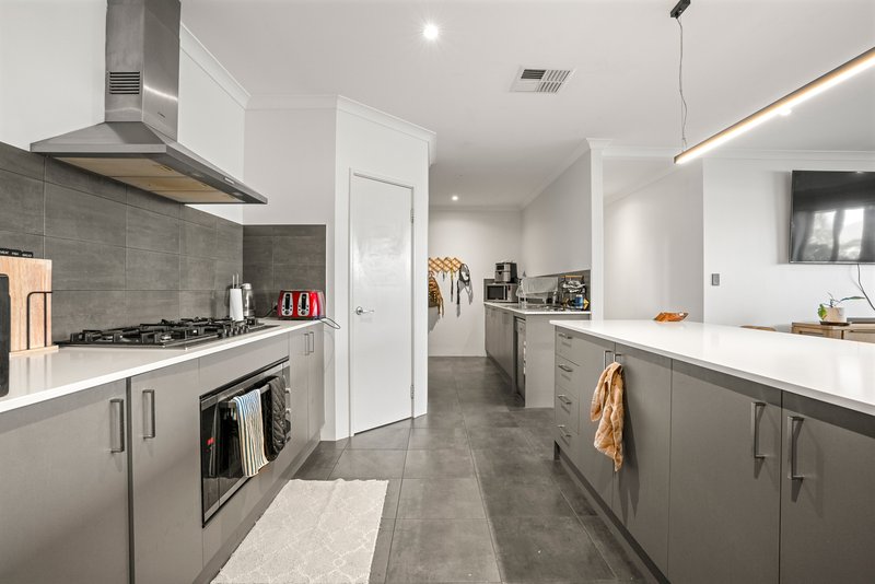 Photo - 1 Ingarfield Green, Baldivis WA 6171 - Image 4
