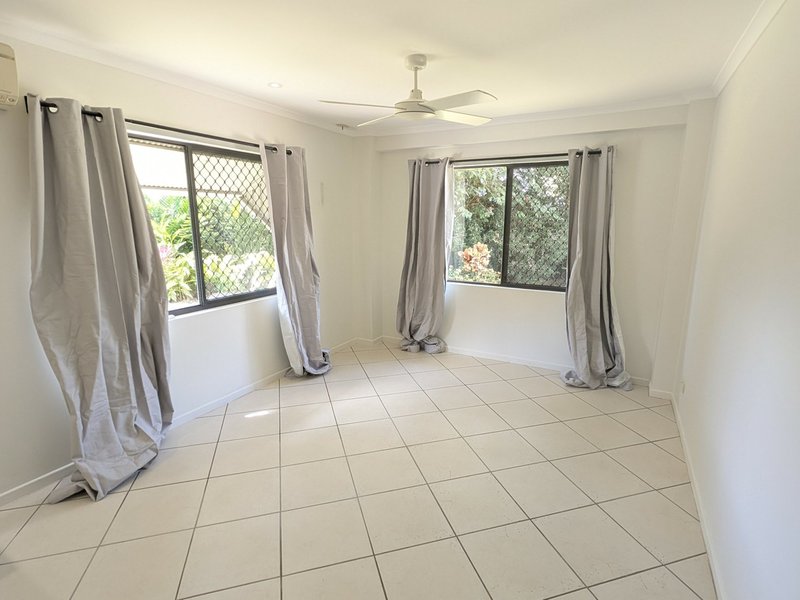Photo - 1 Iona Close, Edge Hill QLD 4870 - Image 7