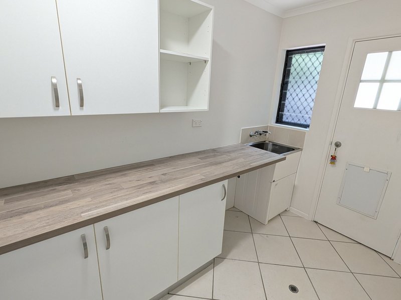 Photo - 1 Iona Close, Edge Hill QLD 4870 - Image 9