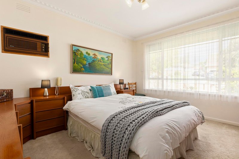 Photo - 1 Ipydene Court, Chadstone VIC 3148 - Image 5