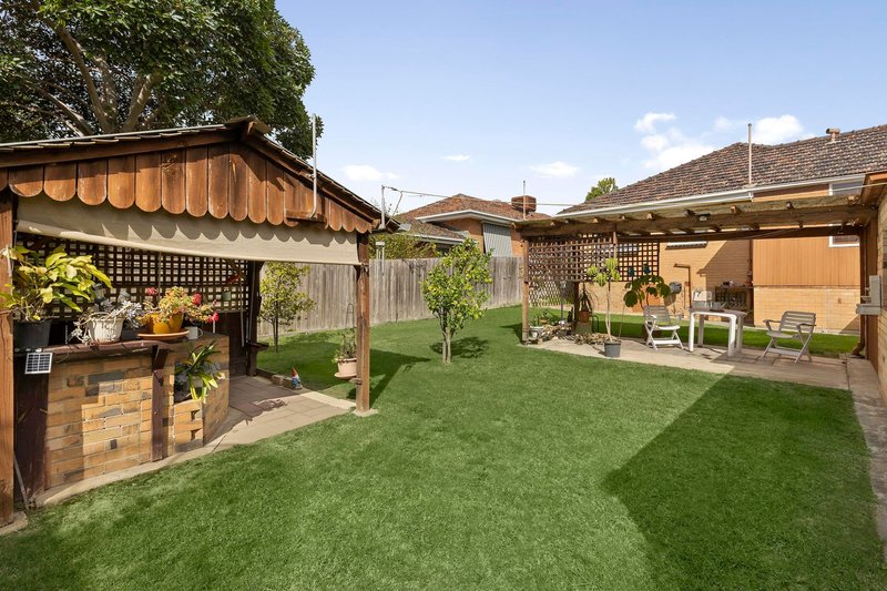 Photo - 1 Ipydene Court, Chadstone VIC 3148 - Image 8